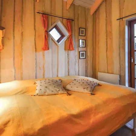 4 Bedroom Awesome In Holiday home *