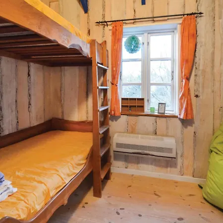 Four-bedroom In Dom wakacyjny *